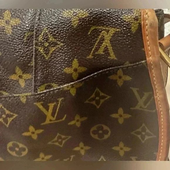Louis Vuitton Monogram Menilmontant PM Shoulder Crossbody Bag - Picture 15 of 16